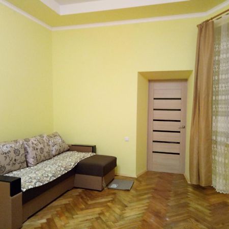 Apartment Ak. Kuchera Street 利沃夫 外观 照片