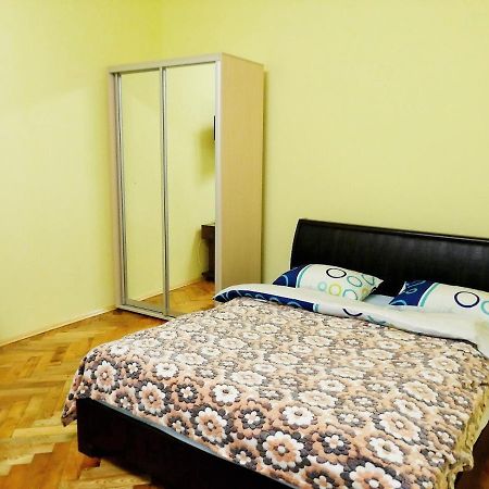 Apartment Ak. Kuchera Street 利沃夫 外观 照片