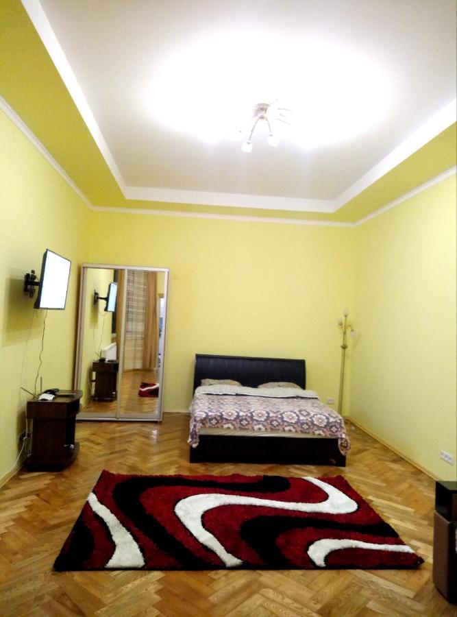 Apartment Ak. Kuchera Street 利沃夫 外观 照片