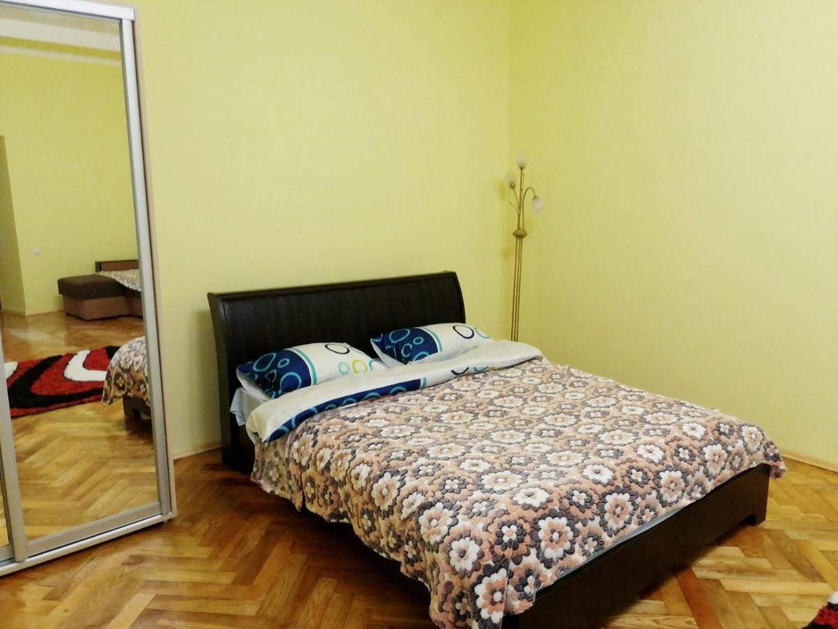 Apartment Ak. Kuchera Street 利沃夫 外观 照片